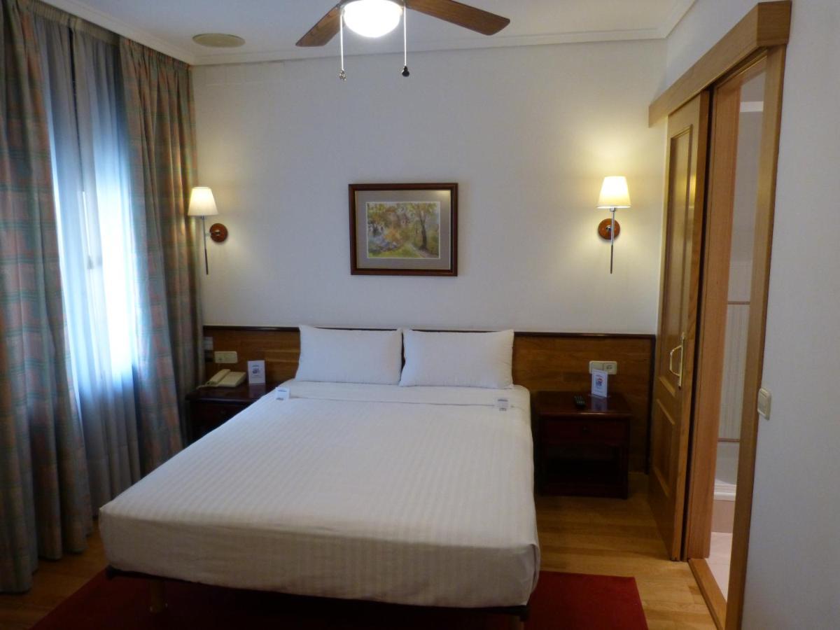 Hostal Navarra ปัมโปลนา ภายนอก รูปภาพ