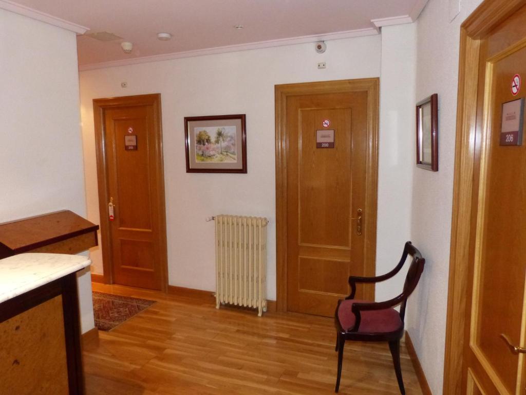 Hostal Navarra ปัมโปลนา ภายนอก รูปภาพ
